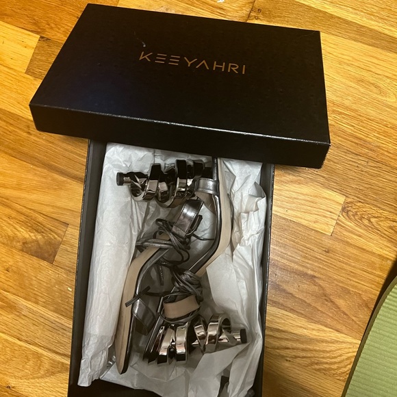 Keeyahri Tamu sandals - Picture 7 of 7